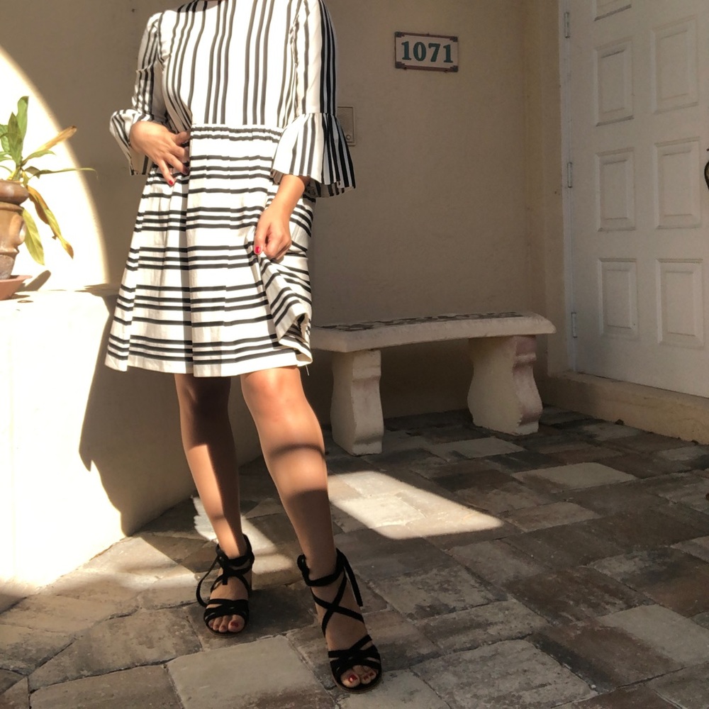 🎉 Alice + Olivia Augusta Striped Dress - Picture 8 of 8